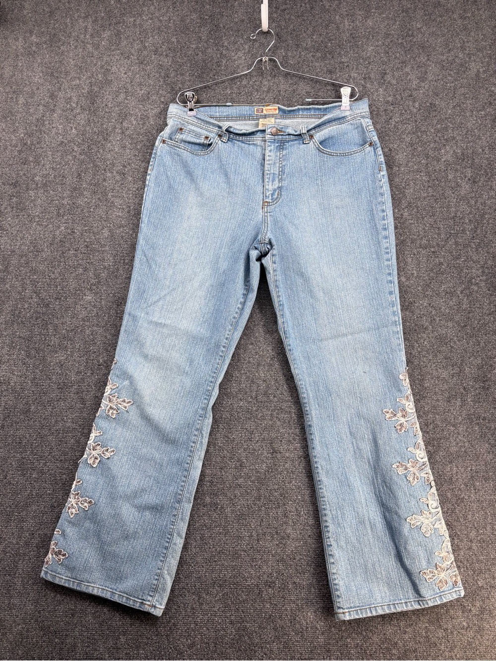 Faded Glory Light Wash Stretch Bootcut Appliqué Jeans Women’s 16